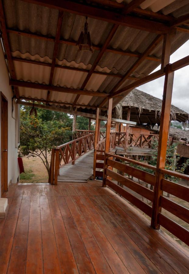 Hostal Tortuga Dorada Puerto Lopez Exterior photo